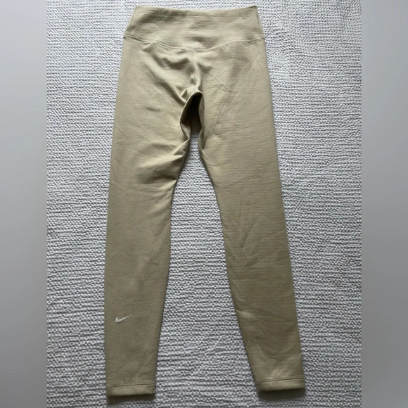Nike Therma-Fit Cream Colored Leggings with Herringbone Pattern Athleisure - Picture 1 of 8